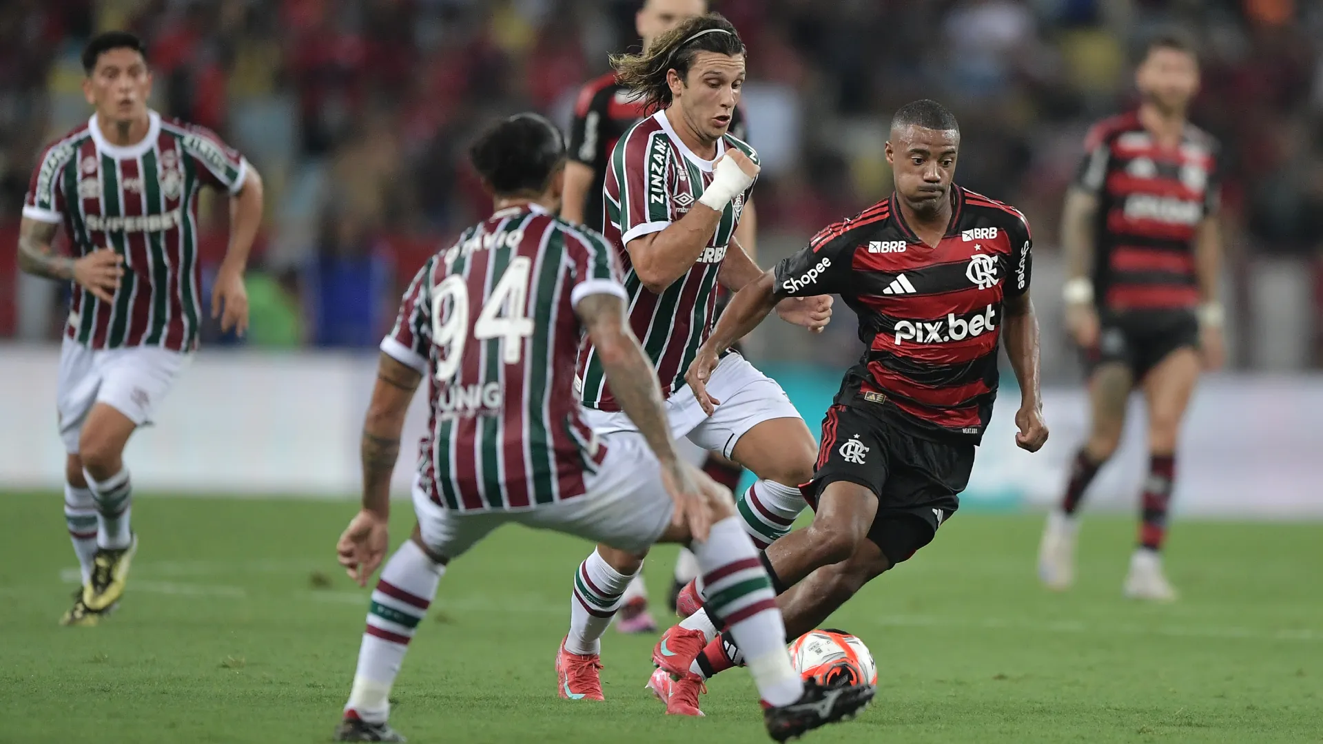 De La Cruz durante partida entre Fluminense x Flamengo – Foto: Thiago Ribeiro/AGIF