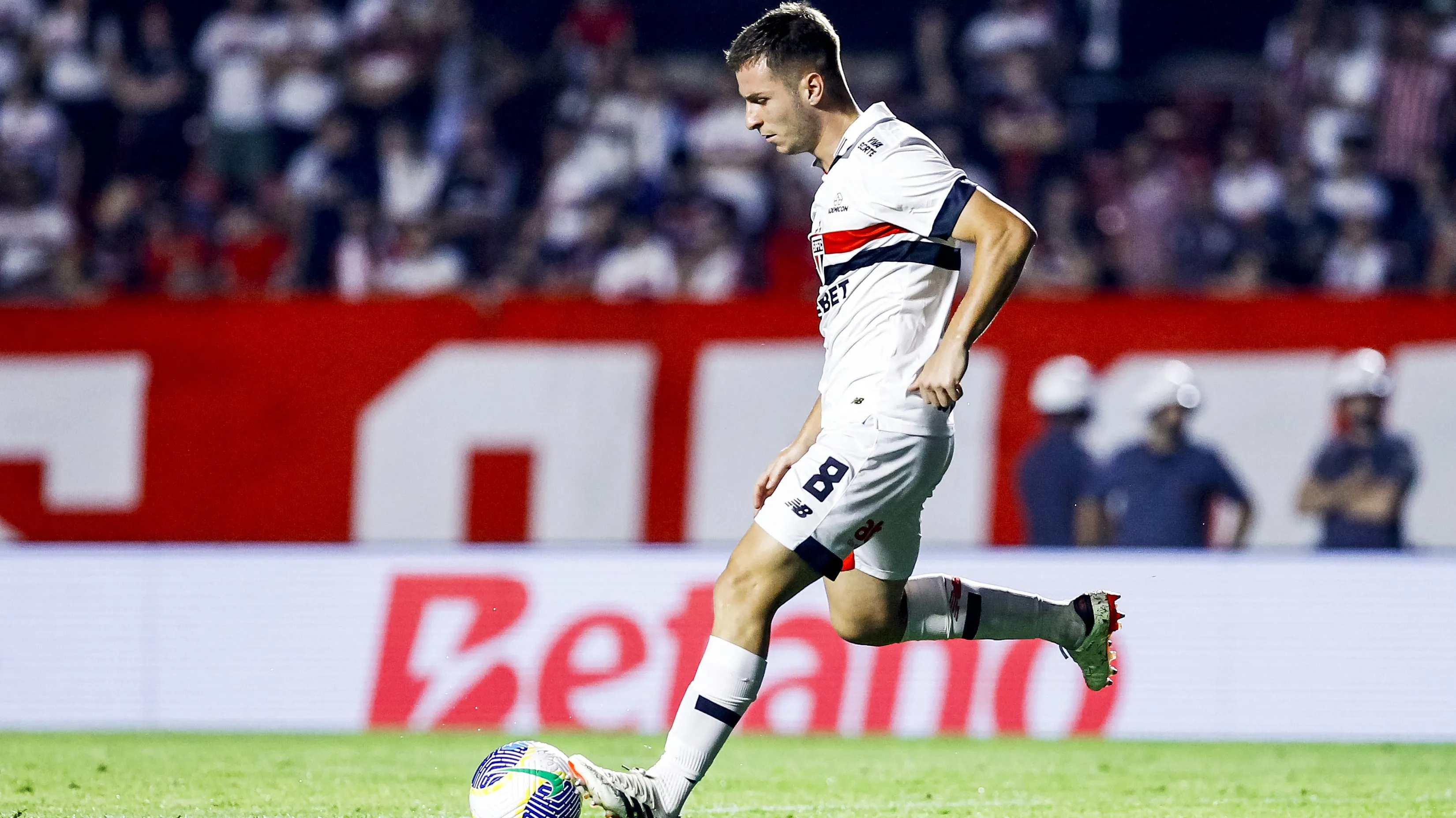 SP – SAO PAULO – 22/09/2024 – BRASILEIRO A 2024, SAO PAULO X INTERNACIONAL – Galoppo jogador do Sao Paulo durante partida contra o Internacional no estadio Morumbi pelo campeonato Brasileiro A 2024. Foto: Marco Miatelo/AGIF