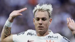 Róger Guedes em ação com a camisa do Corinthians.