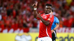 RS - PORTO ALEGRE - 10/04/2025 - COPA LIBERTADORES 2025, INTERNACIONAL X ATLETICO NACIONAL - Johan Carbonero jogador do Internacional lamenta durante partida contra o Atletico Nacional no estadio Beira-Rio pelo campeonato Copa Libertadores 2025. Foto: Maxi Franzoi/AGIF