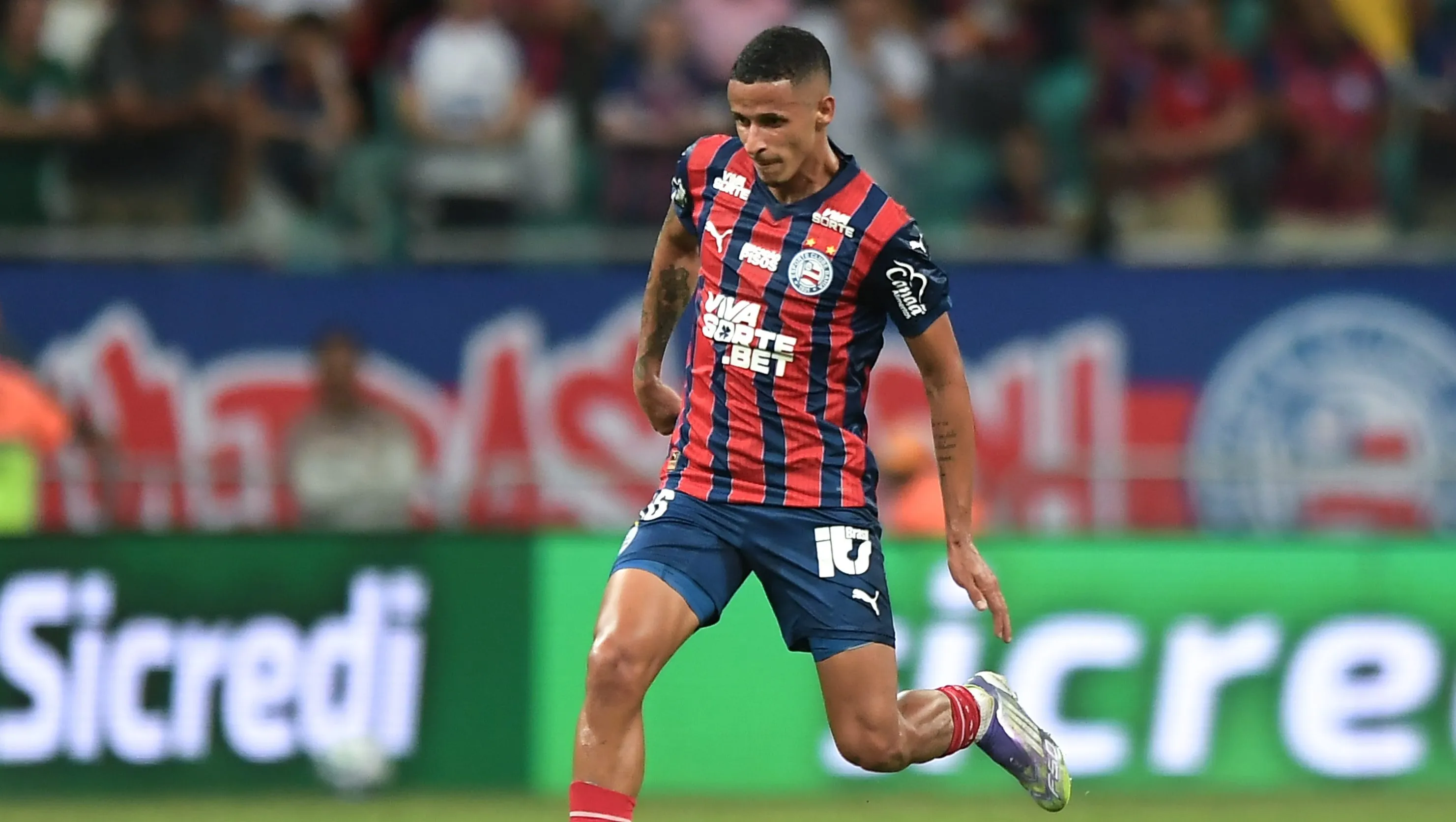 Luciano Juba foi exaltado pelo treinador - Foto: Jhony Pinho/AGIF.