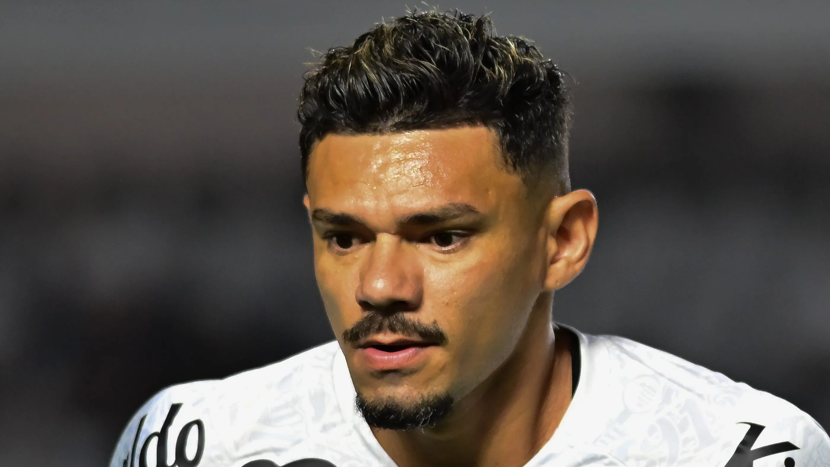 Foto: Jota Erre/AGIF – Tiquinho Soares tem um dos maiores salários do plantel santista.