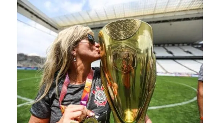 Cris Gambaré à frente das Brabas. Foto: Bruno Teixeira/Ag. Corinthians