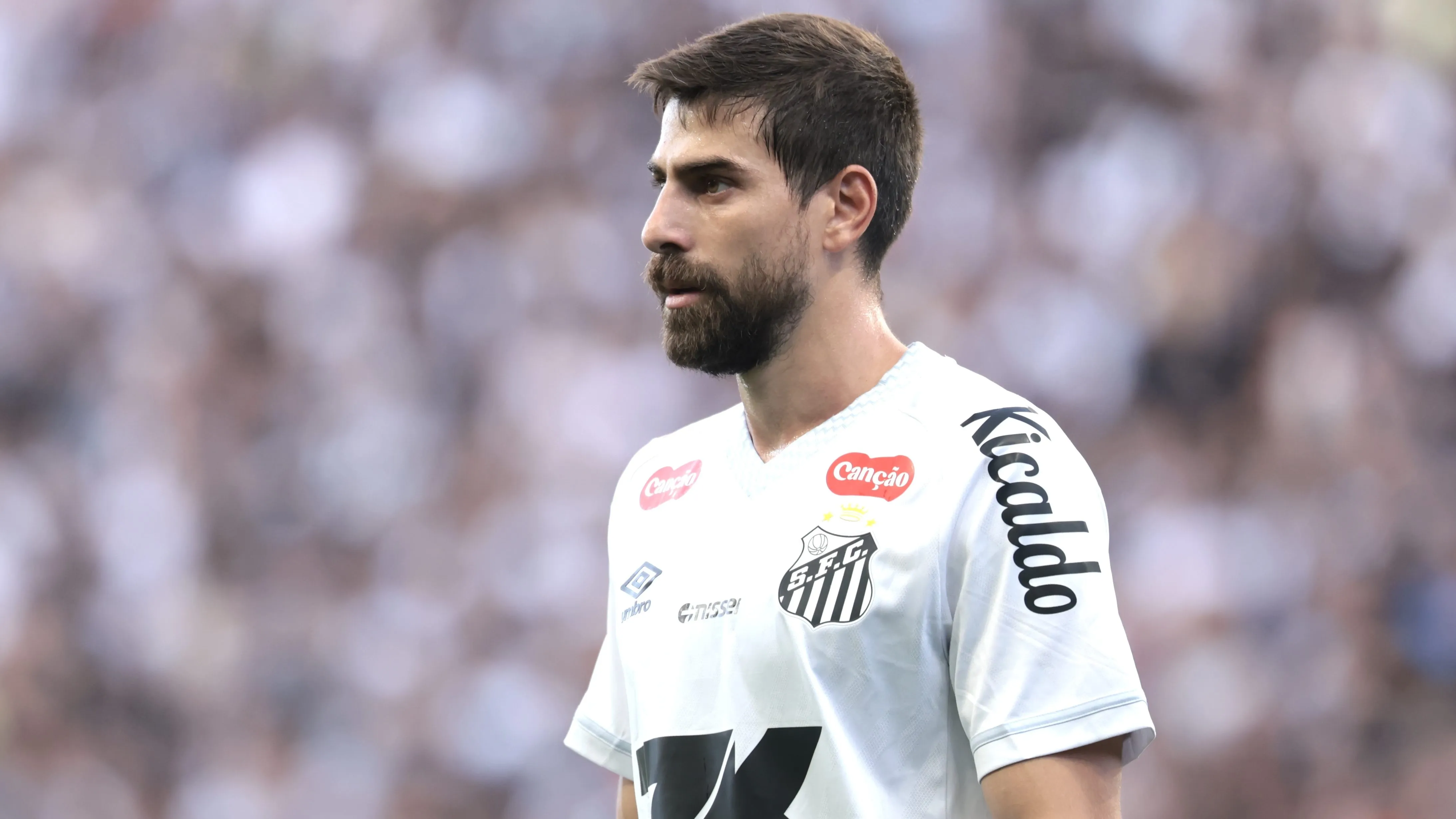 Luan Peres jogador do Santos durante partida contra o Corinthians no estadio Arena Corinthians pelo campeonato Brasileiro A 2025. Foto: Marcello Zambrana/AGIF