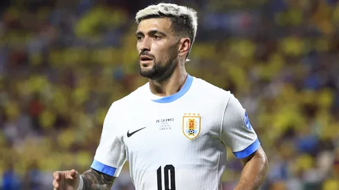 Arrascaeta e mais quatro jogadores devem chegar em avião particular a tempo do Fla x Flu.