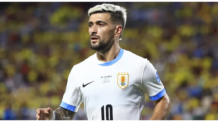 Arrascaeta e mais quatro jogadores devem chegar em avião particular a tempo do Fla x Flu.