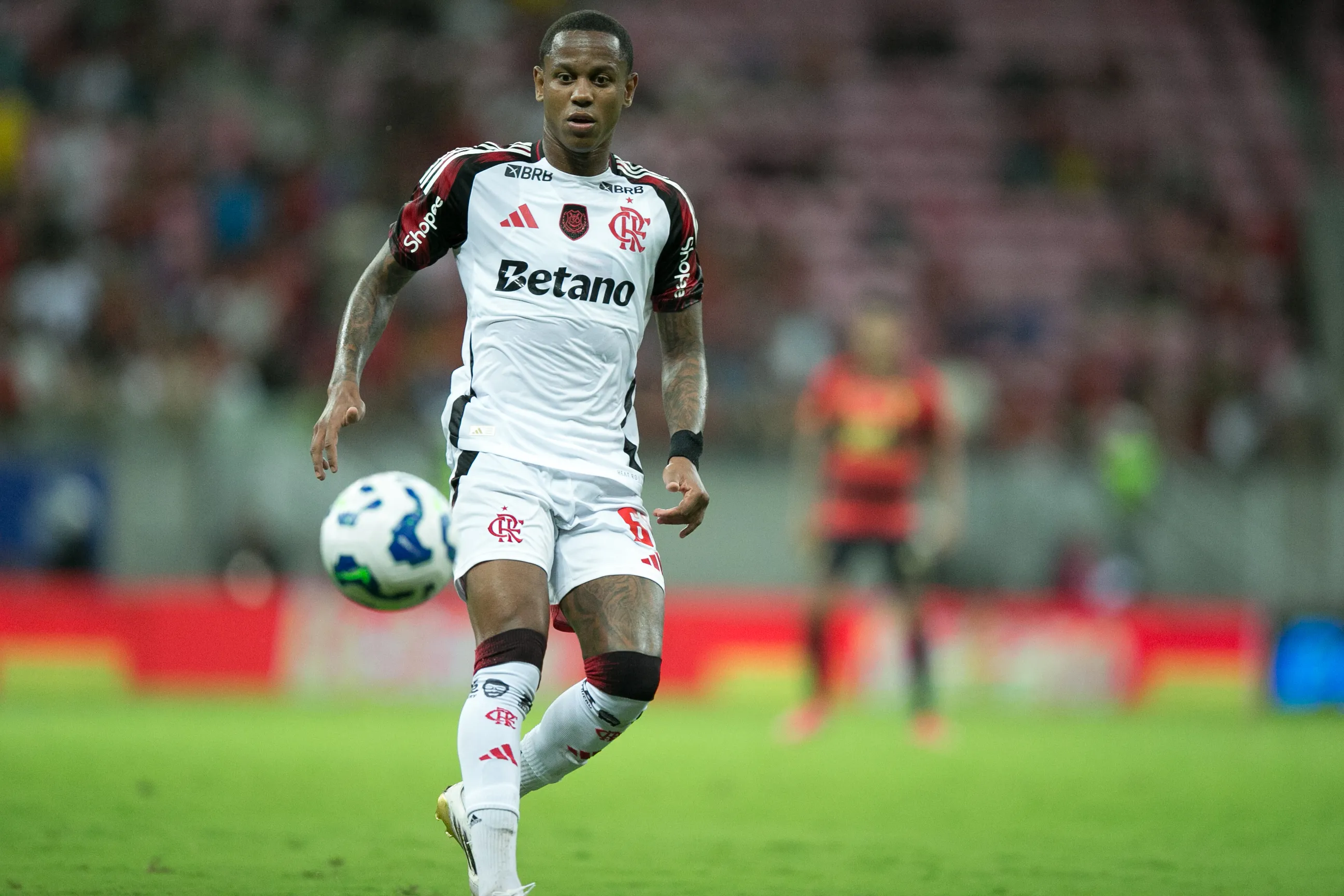 Wallace Yan foi titular em Sport x Flamengo. Foto: Marlon Costa/AGIF