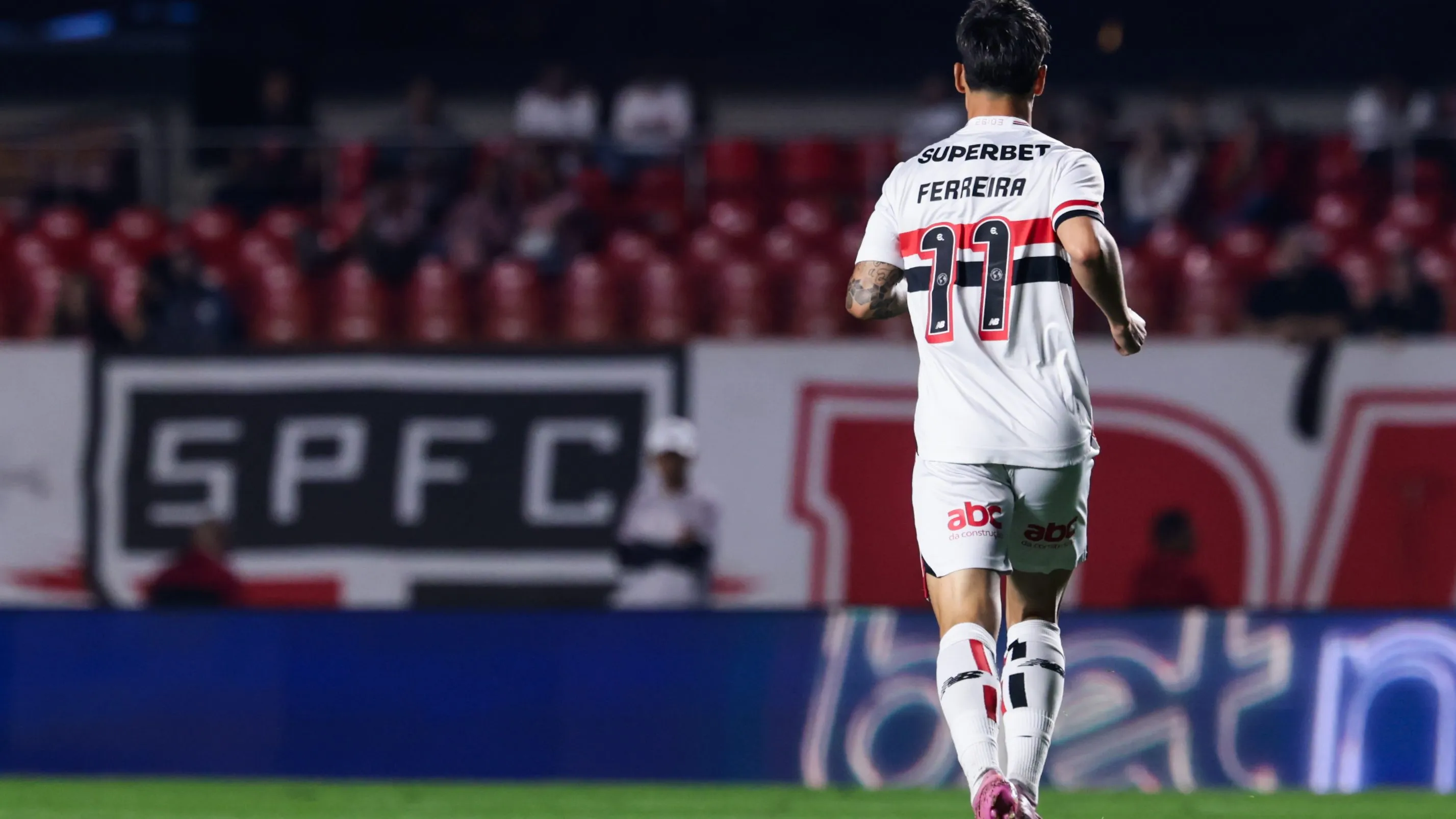 Ferreira é um dos ‘improvisados’ do Tricolor – Foto: Marcello Zambrana/AGIF