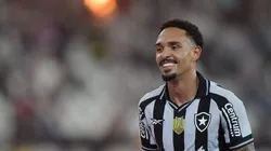 Vitinho em campo pelo Botafogo. Foto: Thiago Ribeiro/AGIF