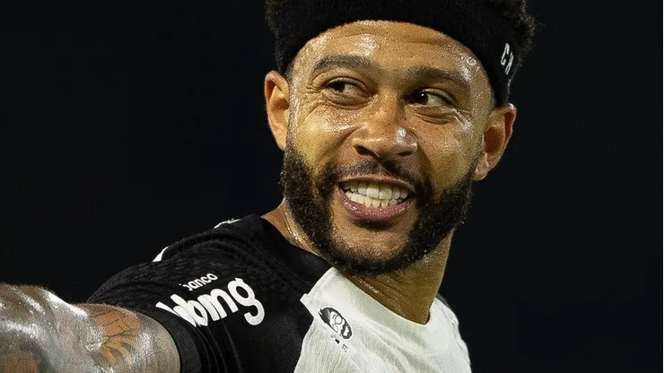 Memphis Depay estará à disposição para o Majestoso.