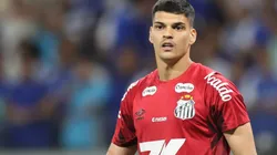 Gabriel Brazão, goleiro do Santos durante partida contra o Cruzeiro.