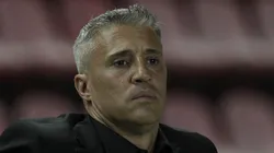 Hernán Crespo deve usar escalação diferente diante do Corinthians.