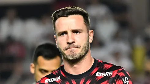 SAO PAULO X FLAMENGO - Saul jogador do Flamengo durante aquecimento antes da partida contra o Sao Paulo no estadio Vila Belmiro pelo campeonato Brasileiro A 2025.