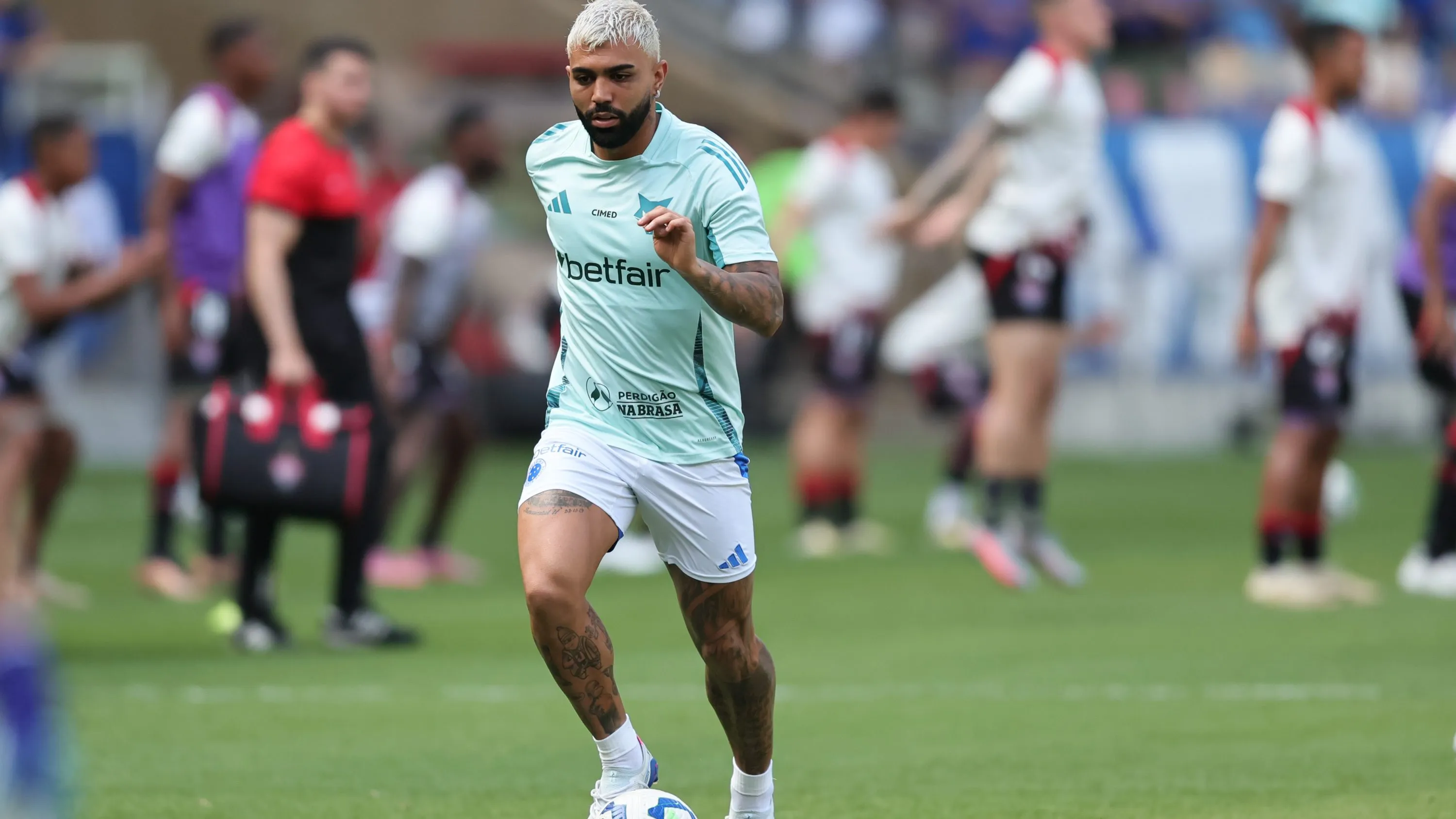 MG – BELO HORIZONTE – 01/11/2025 – BRASILEIRO A 2025, CRUZEIRO X VITORIA – Gabriel Barbosa Gabigol jogador do Cruzeiro durante aquecimento antes da partida contra o Vitoria no estadio Mineirao pelo campeonato Brasileiro A 2025. Foto: Gilson Lobo/AGIF