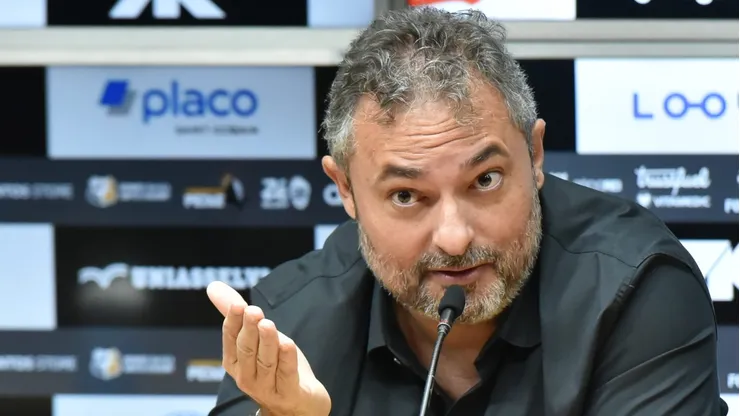 Mattos durante coletiva de imprensa no CT Rei Pelé.