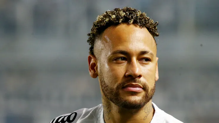 Ney Jr. durante partida na Vila Belmiro contra o Palmeiras.