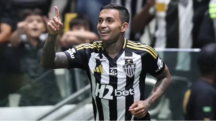 Dudu jogador do Atletico-MG comemora seu gol durante partida contra o Fortaleza no estadio Arena MRV pelo campeonato Brasileiro A 2025. Foto: Gilson Lobo/AGIF