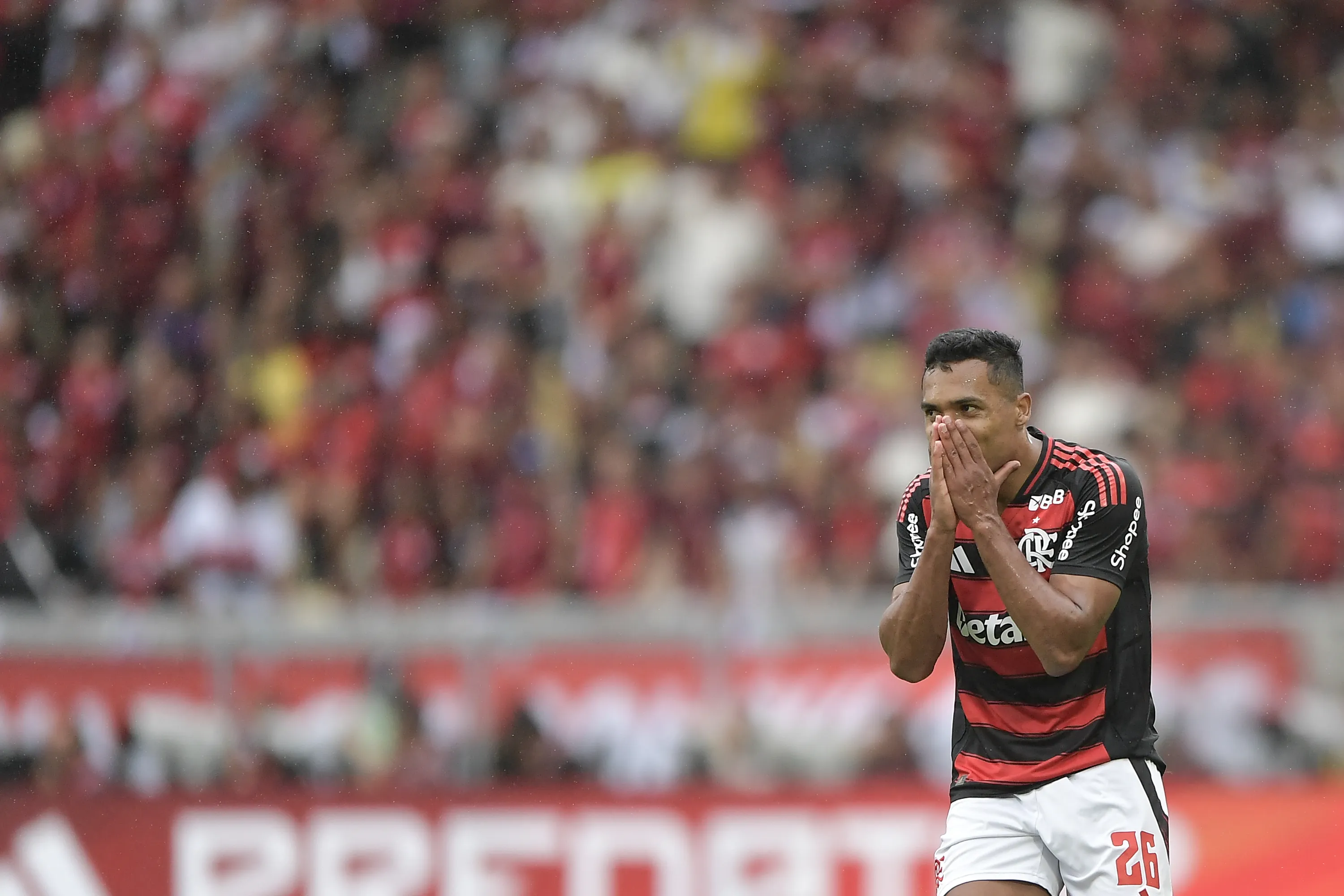 Alex Sandro é o titular absoluto da posição. Foto: Thiago Ribeiro/AGIF