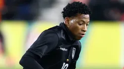 Plata chama atenção com grande jogada em gol do Equador em amistoso.