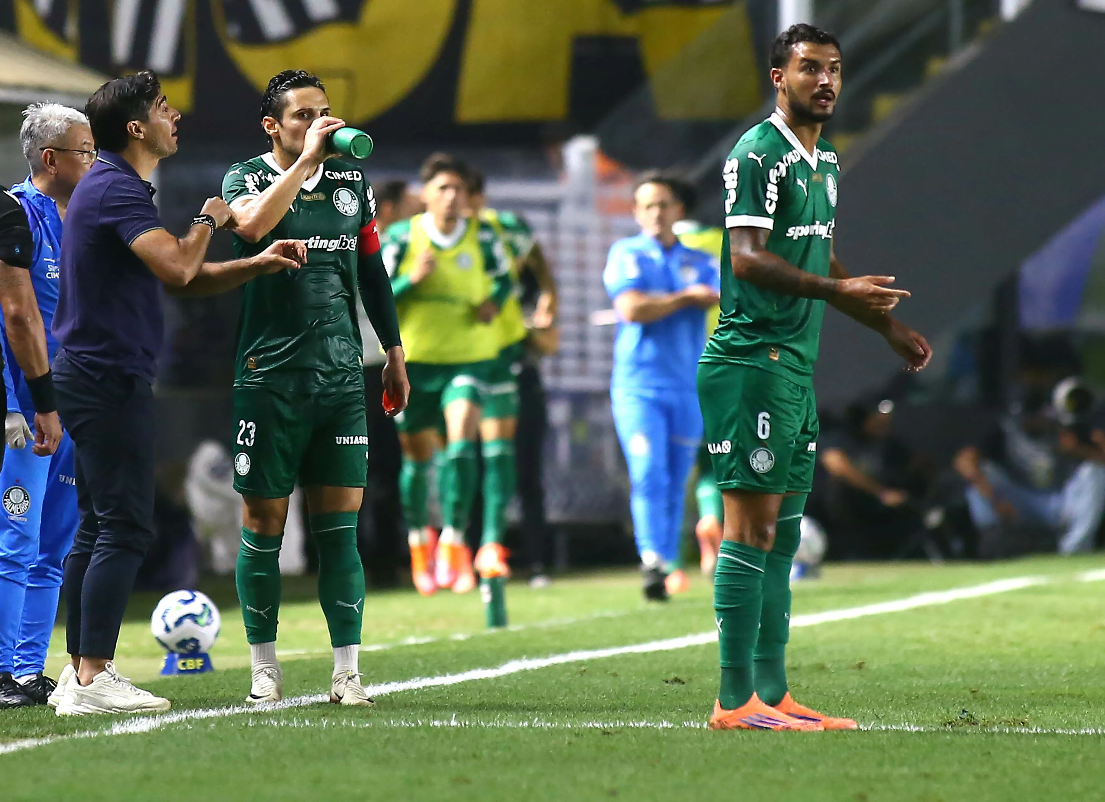 Abel Ferreira tecnico do Palmeiras durante partida contra o Santos no estadio Vila Belmiro pelo campeonato Brasileiro A 2025. Foto: Mauricio De Souza/AGIF