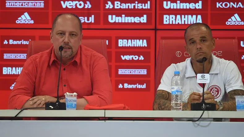 D'Alessandro e Barcellos no Internacional. Foto: Internacional