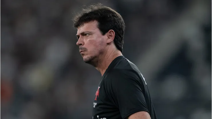 Fernando Diniz tem preocupação importante no Vasco - Foto: Jorge Rodrigues/AGIF