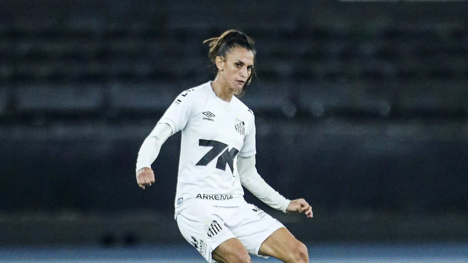 Zagueira Ana Alice do Santos feminino