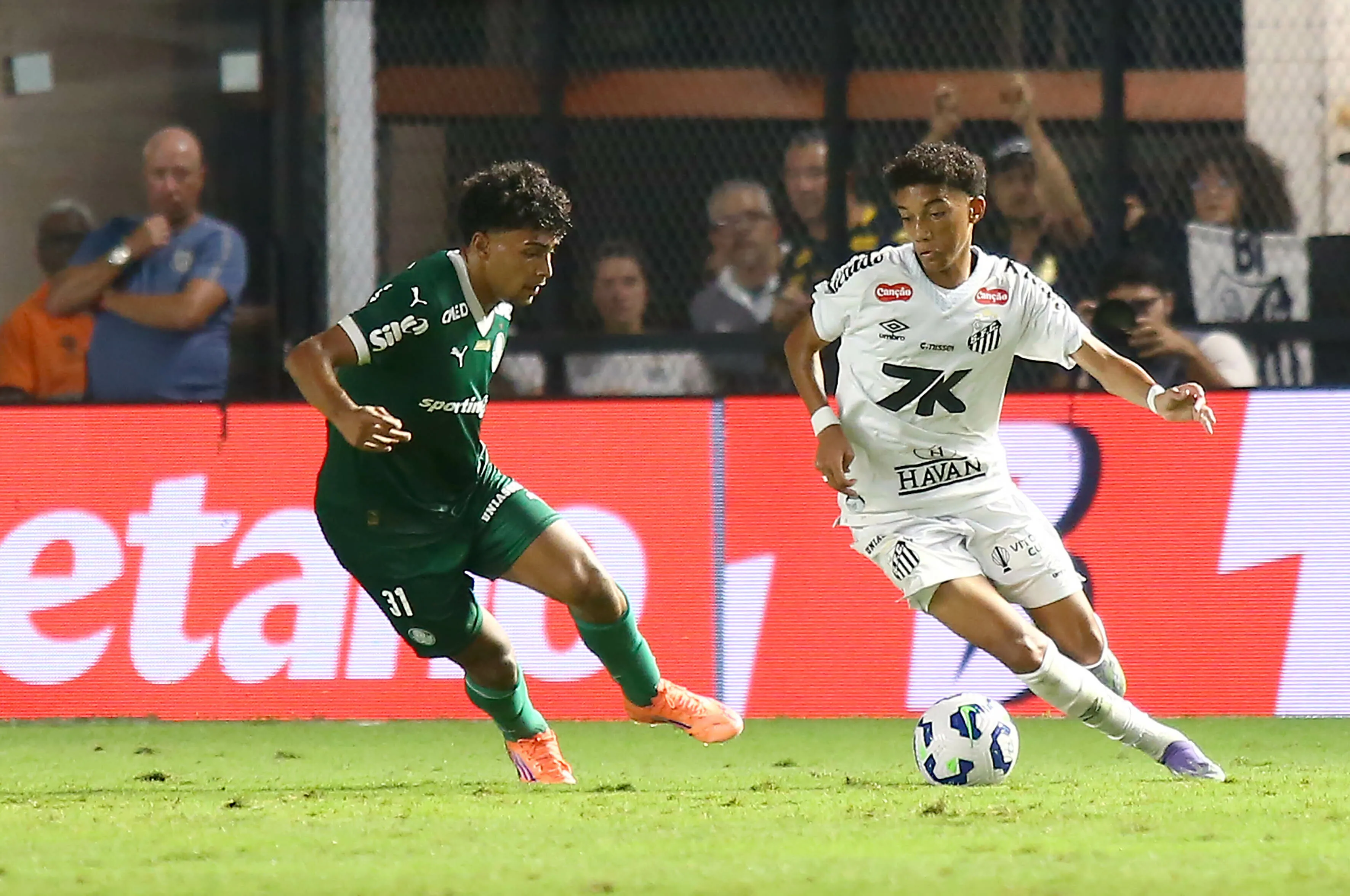 Palmeiras perdeu para o Santos em duelo atrasado do Brasileirão. Foto: Mauricio De Souza/AGIF