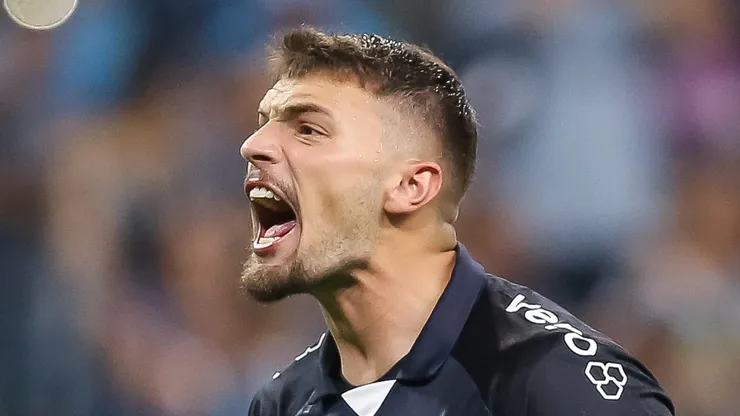 Gabriel Grando, goleiro do Grêmio em partida pelo campeonato brasileiro (Foto: Pedro H. Tesch/Getty Images)