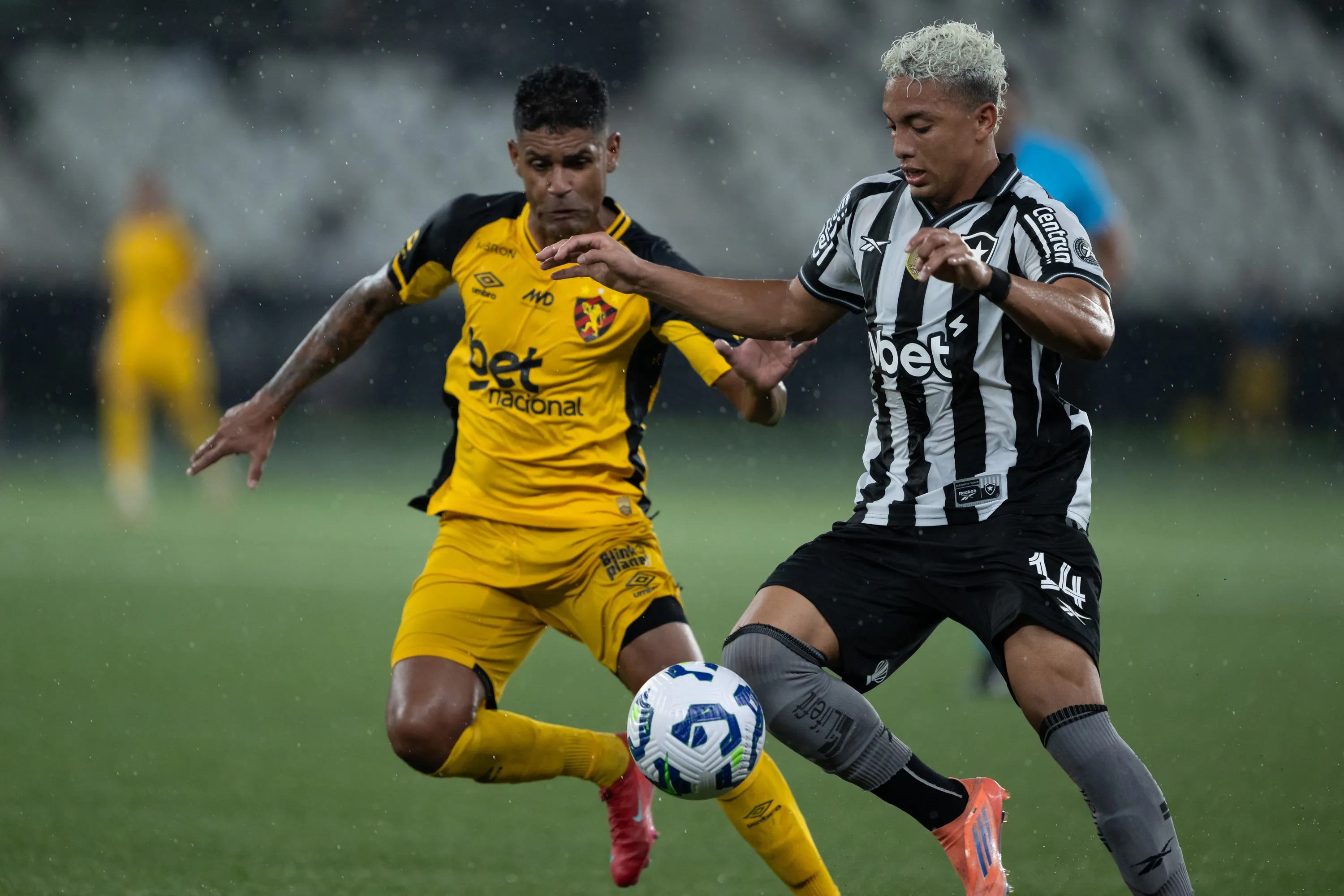 Botafogo venceu o Sport de virada. Foto: Jorge Rodrigues/AGIF