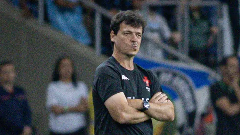 Fernando Diniz tem preocupação no Vasco após nova derrota - Foto: Maxi Franzoi/AGIF