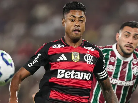 Carlos Simon aponta pênalti em Bruno Henrique no Fla-Flu