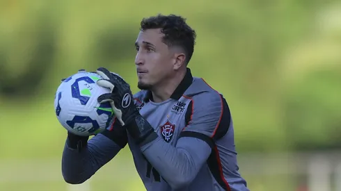 Thiago Couto durante partida do Leão da Barra em casa