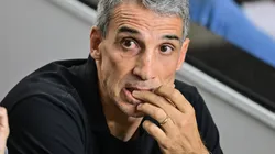 Vojvoda não esconde incômodo após tropeço do Santos no Brasileiro - Foto: Jota Erre/AGIF