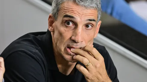 Vojvoda não esconde incômodo após tropeço do Santos no Brasileiro - Foto: Jota Erre/AGIF