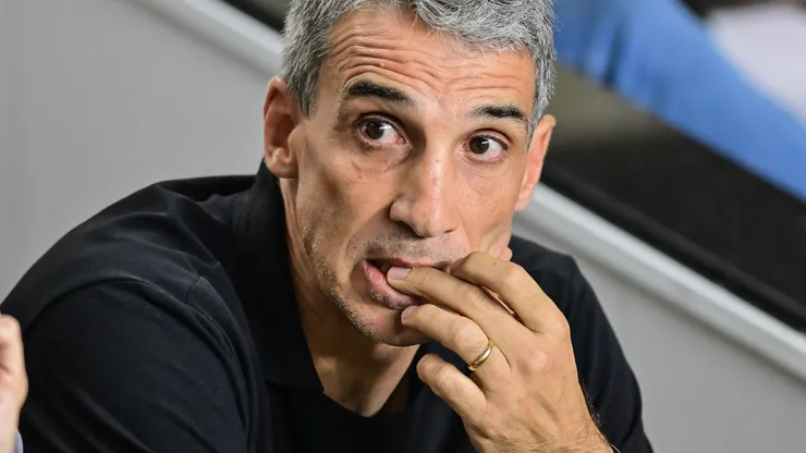 Vojvoda não esconde incômodo após tropeço do Santos no Brasileiro - Foto: Jota Erre/AGIF