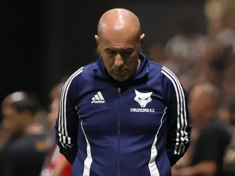 Leonardo Jardim é informado sobre baixa de Eduardo diante do Juventude