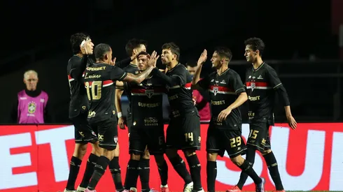 São Paulo encontra o Corinthians “dividindo” o caos, e ambos veem o rival no topo — Foto Marlon CostaAGIF