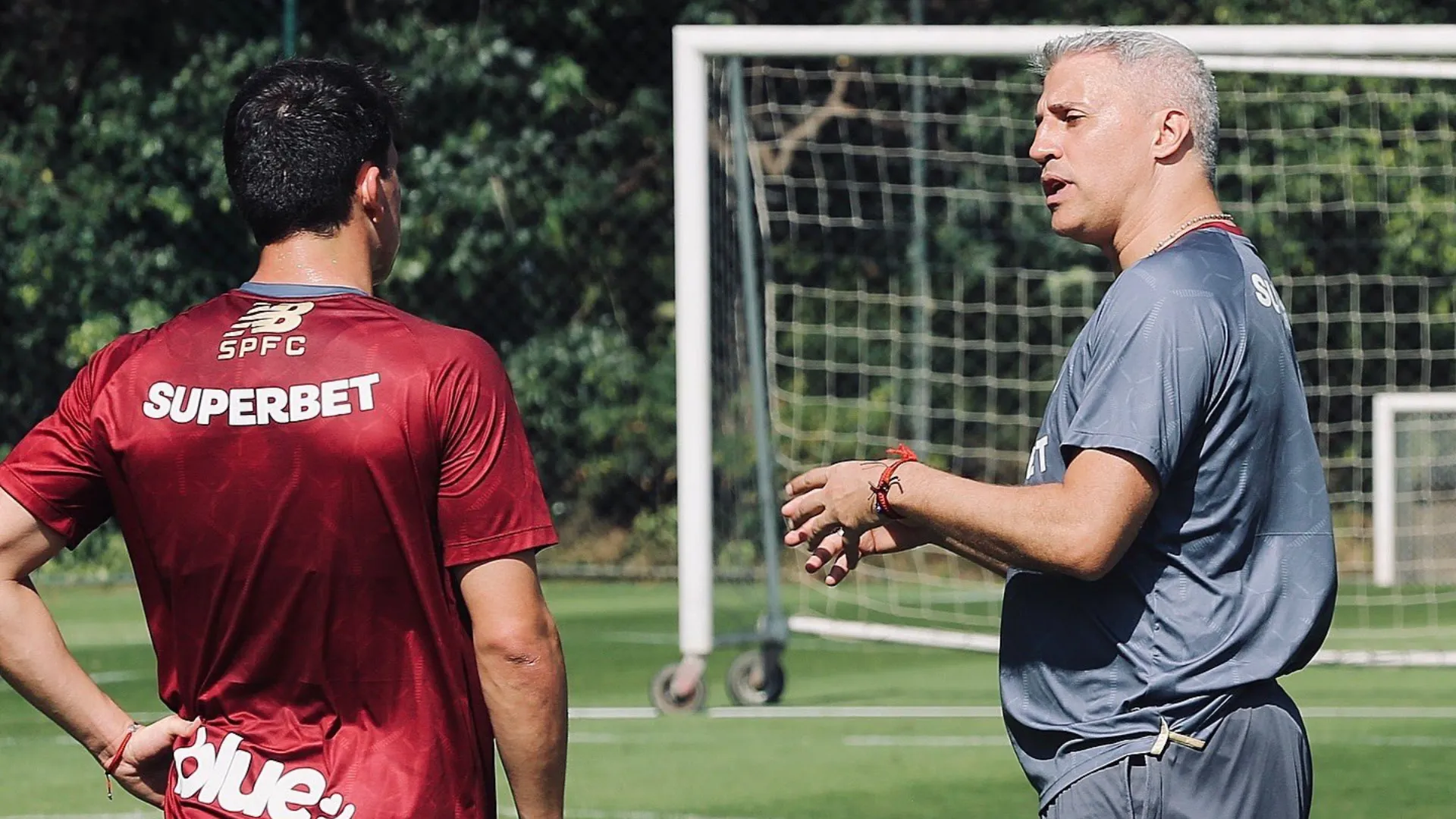 Crespo e Tapia – Foto: Erico Leonan/São Paulo FC