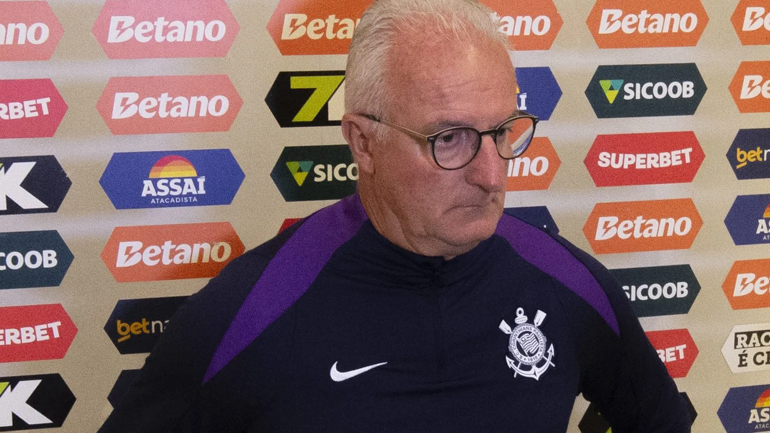 SP – SAO PAULO – 02/11/2025 – BRASILEIRO A 2025, CORINTHIANS X GREMIO – Dorival Junior tecnico do Corinthians durante partida contra o Gremio no estadio Arena Corinthians pelo campeonato Brasileiro A 2025. Foto: Anderson Romao/AGIF