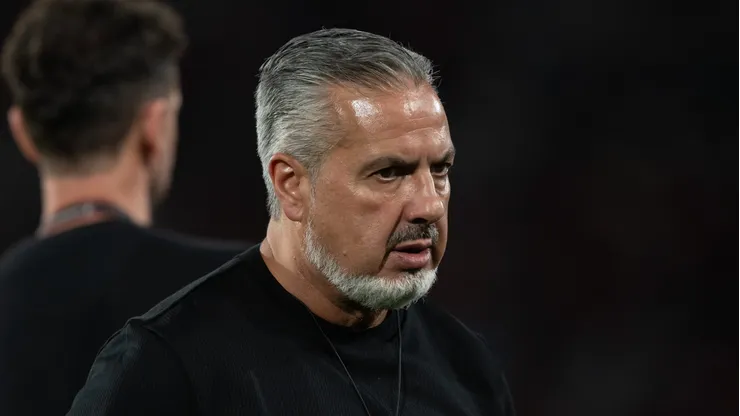José Boto, diretor de futebol do CRF, deve chamar Iago para renovação, mas interesse da Inglaterra pode ameaçar seu futuro