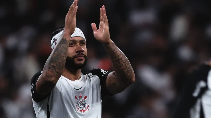 SP - SAO PAULO - 20/11/2025 - BRASILEIRO A 2025, CORINTHIANS X SAO PAULO - Memphis Depay jogador do Corinthians comemora apos partida contra o Sao Paulo no estadio Arena Corinthians pelo campeonato Brasileiro A 2025. Foto: Ettore Chiereguini/AGIF