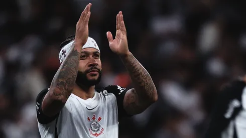Memphis Depay, jogador do Corinthians, comemora apos partida contra o Sao Paulo no estadio Arena Corinthians pelo campeonato Brasileiro A 2025. Foto: Ettore Chiereguini/AGIF