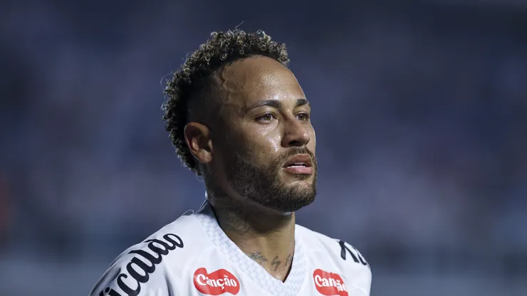 Neymar em ação no empate contra o Mirassol