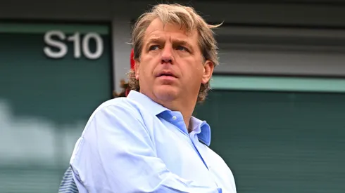 Dono do Chelsea monitora o mercado - Foto: Clive Mason/Getty Images.