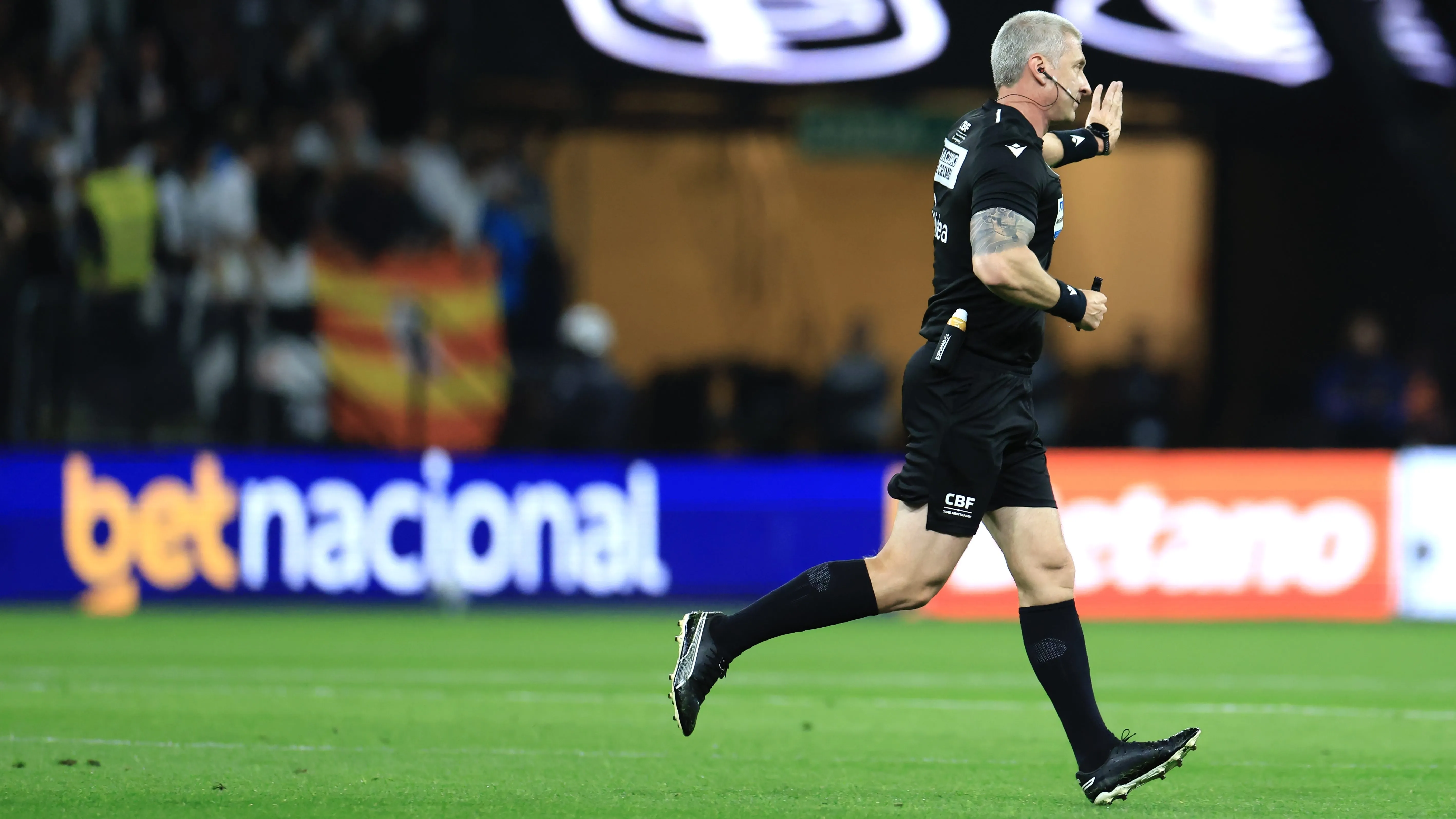 Daronco foi chamado no monitor - Foto: Marcello Zambrana/AGIF.