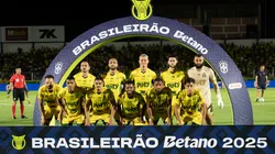 Jogadores do Mirassol posam para foto antes na partida contra Atletico-MG no estadio Jose Maria de Campos Maia pelo campeonato Brasileiro A 2025. Foto: Joisel Amaral/AGIF