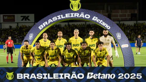 Jogadores do Mirassol posam para foto antes na partida contra Atletico-MG no estadio Jose Maria de Campos Maia pelo campeonato Brasileiro A 2025. Foto: Joisel Amaral/AGIF