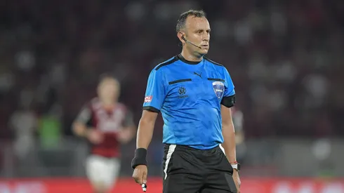 RJ - RIO DE JANEIRO - 13/08/2025 - COPA LIBERTADORES 2025, FLAMENGO X INTERNACIONAL - O arbitro Dario Herrera durante partida entre Flamengo e Internacional no estadio Maracana pelo campeonato Copa Libertadores 2025. Foto: Thiago Ribeiro/AGIF