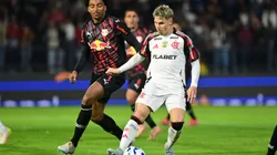 O jogador do Flamengo, Varela, em ação durante a partida contra o RB Bragantino, válida pelo Campeonato Brasileiro. O jogo foi realizado no Estádio Cícero de Souza Marques, em Bragança Paulista | Crédito: Alamy Live News